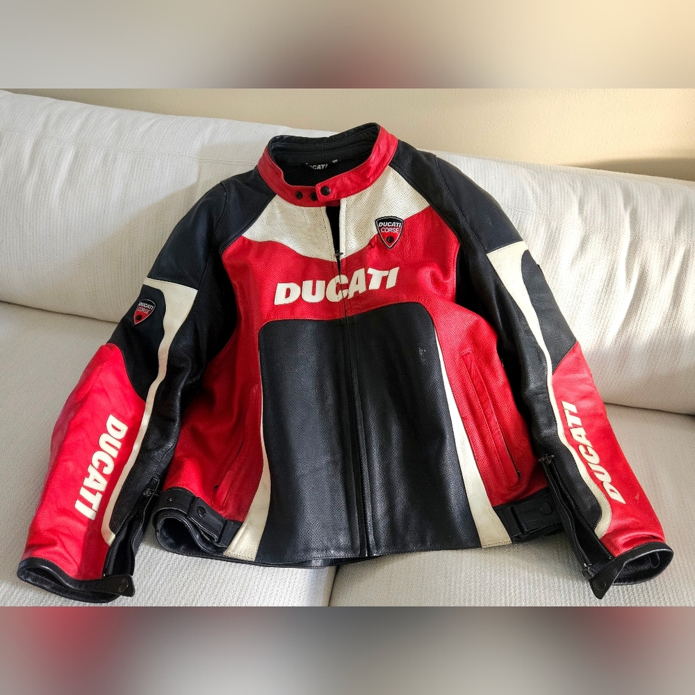 Authentic Ducati Corse Dainese Leather MOTORCYCLE RACING JACKET - Size 60